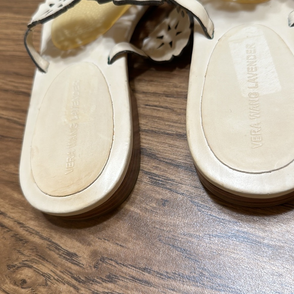 Vera Wang Lavender Cream Leather Sandals - 8 1/2 - Picture 5 of 11